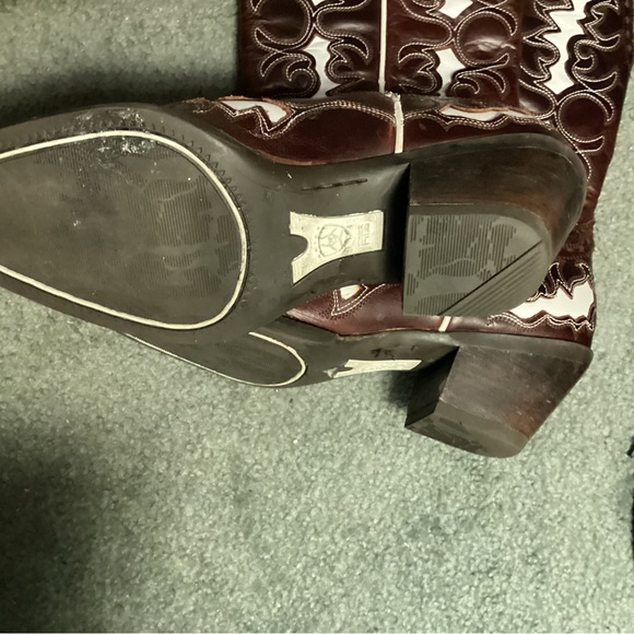 Ariat Cowgirl Boots - Picture 4 of 9
